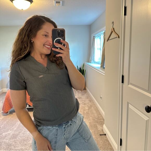 Figs Gray V Neck Scrub Top XS - Picture 4 of 7